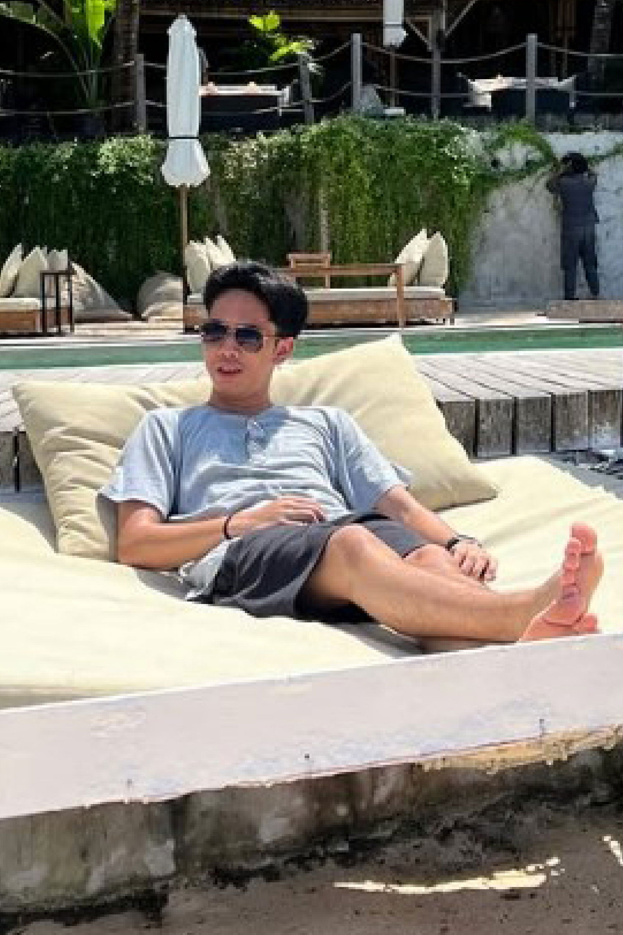 Timothy Hariara backdrop