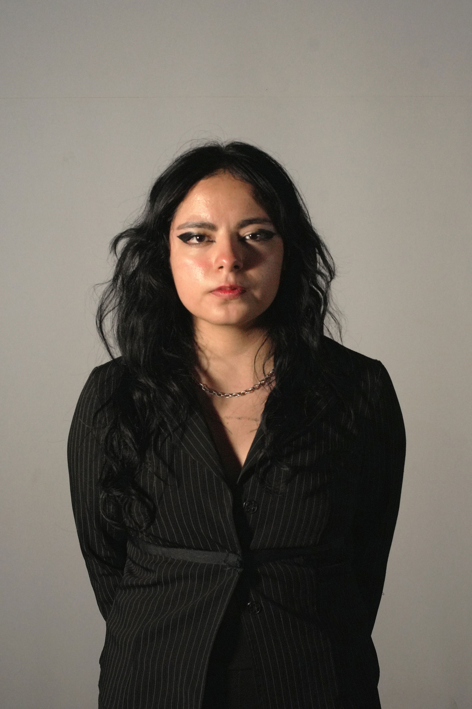 Sinaí Encina backdrop