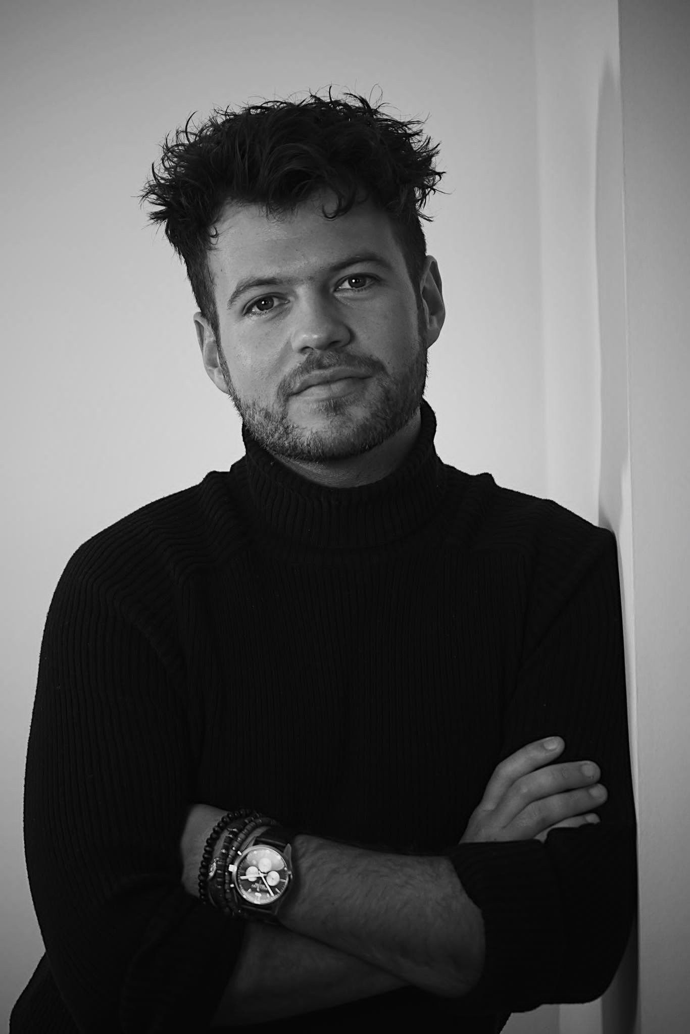 Toby McShane backdrop