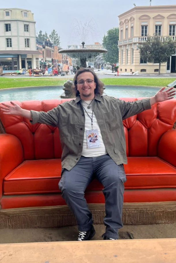 León Alanís backdrop