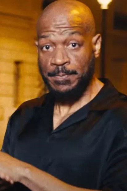 Djimi Finger backdrop