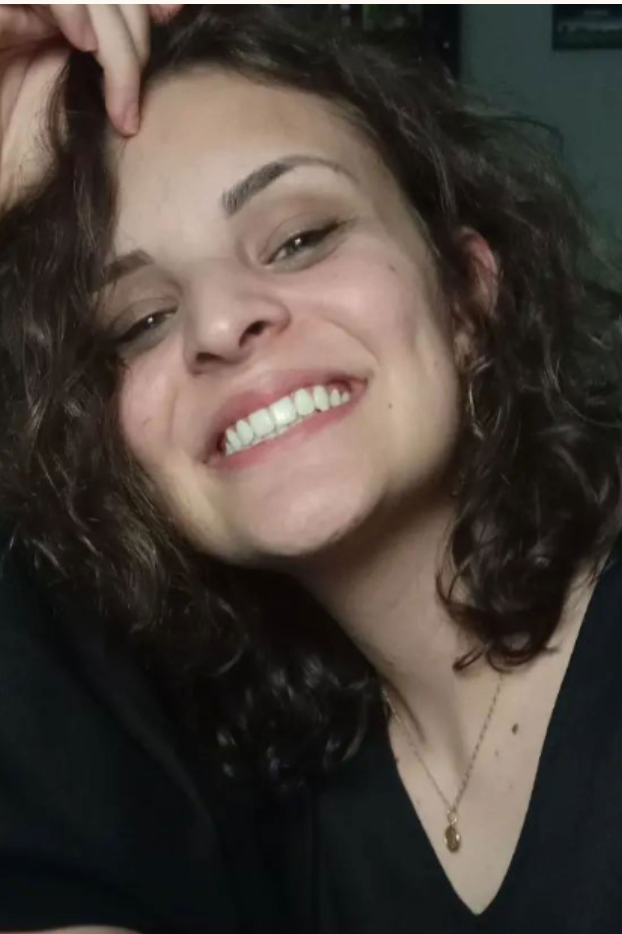 Fernanda Lins backdrop