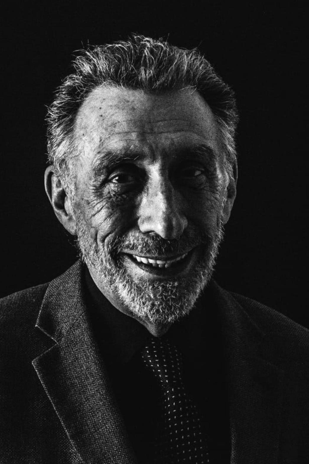 Luis Bredow backdrop