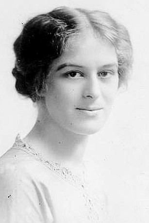 Laline Brownell backdrop