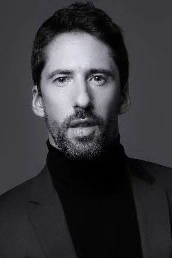 Mickael Kornblum backdrop