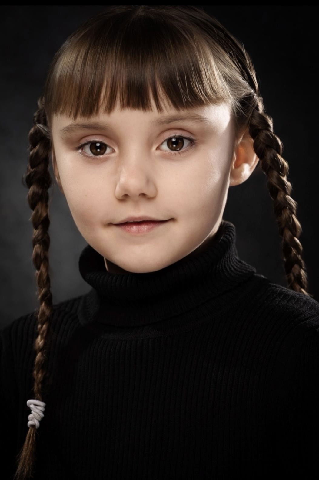 Lucie Makayla Ellis backdrop