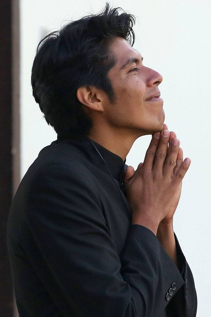 César René Pérez backdrop