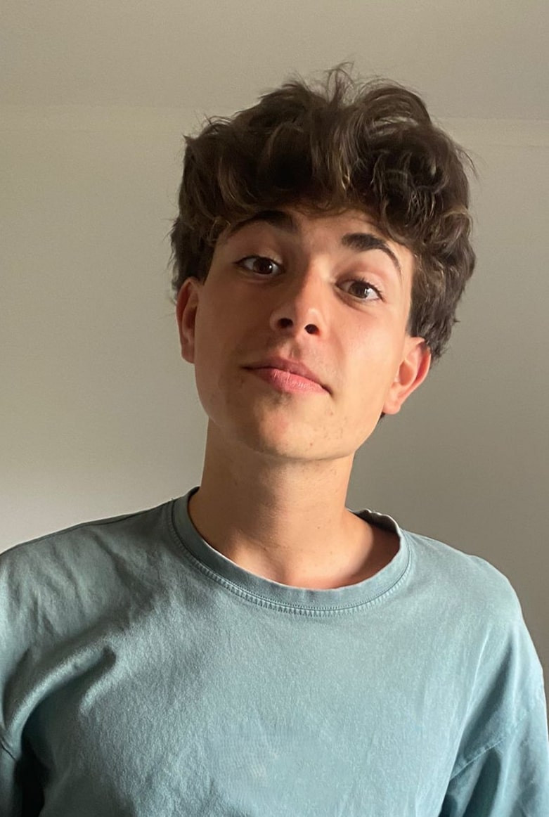 Rodrigo Oliveira backdrop