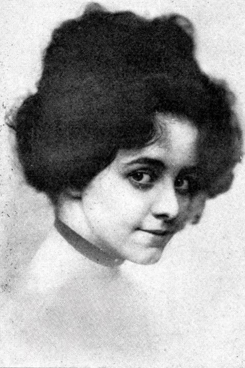 Alice Dovey backdrop