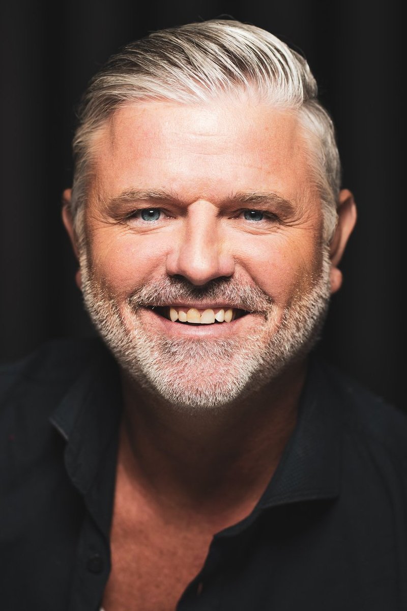 Dominic Paquet backdrop