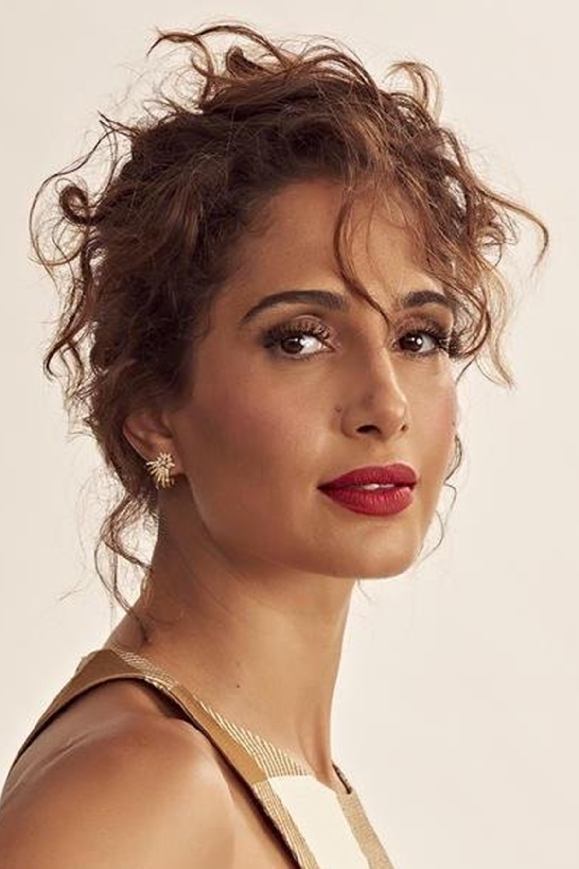 Camila Pitanga backdrop