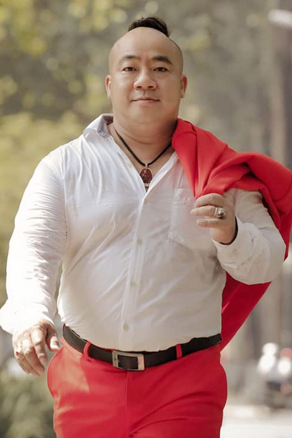 Hiếu Hiền backdrop