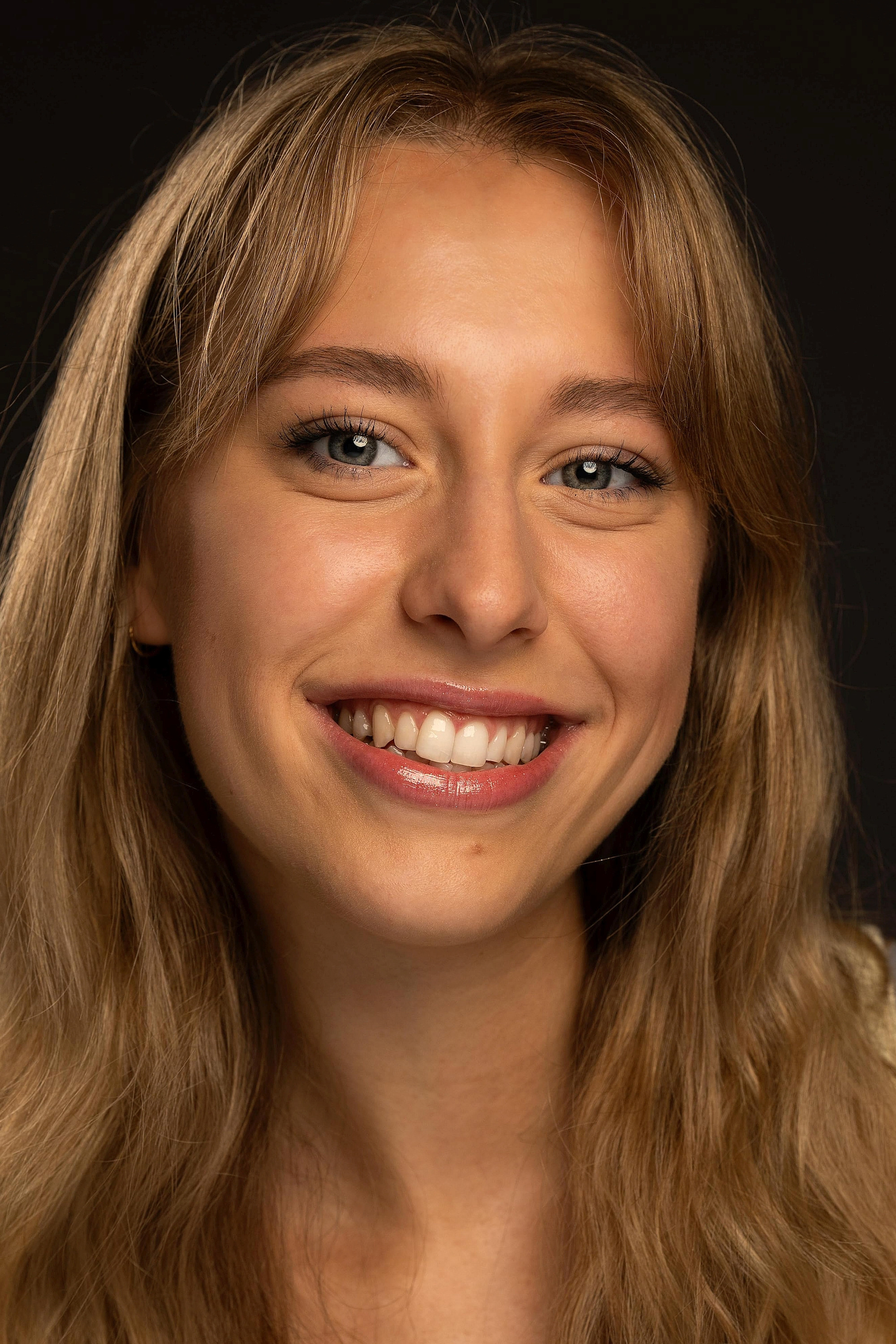 Dilara Fosht backdrop