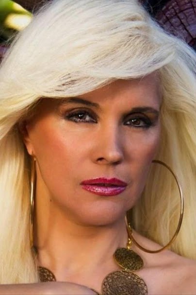 Loly Alvarez backdrop