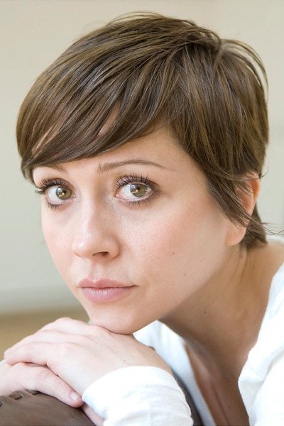 Laura Pyper backdrop