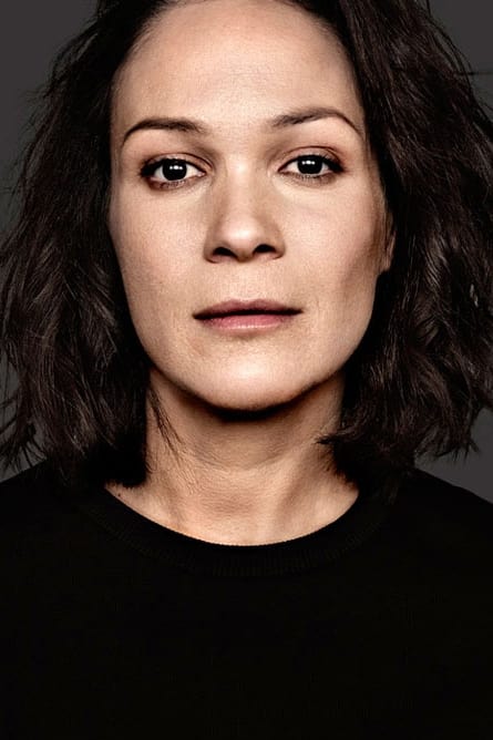 Sandrine Bisson backdrop