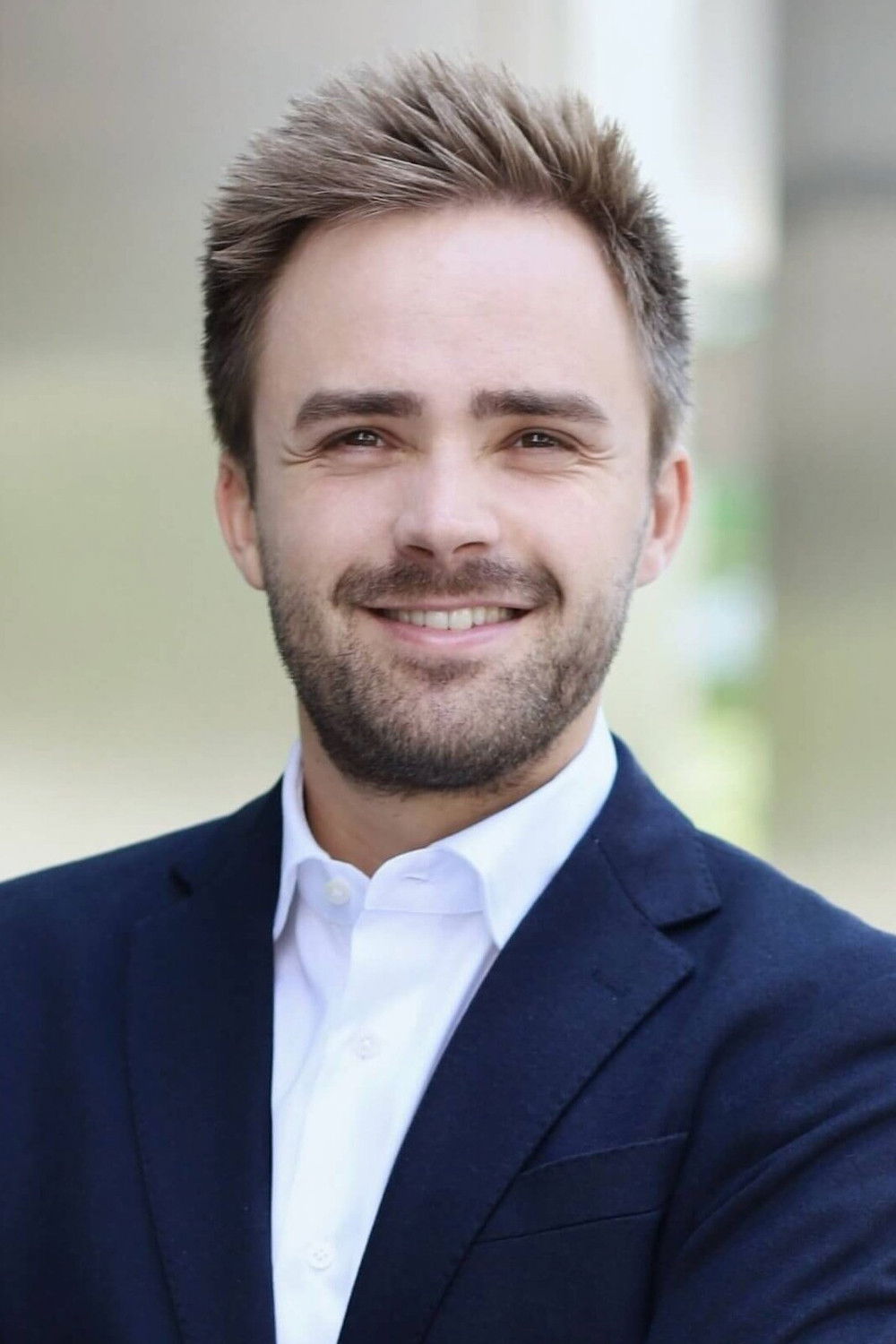 Julian Müller-Kaler backdrop