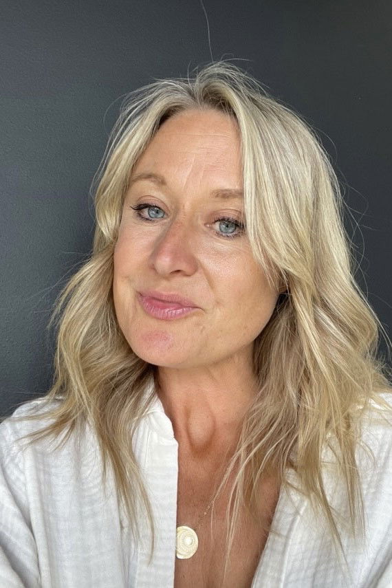 Caroline Sousek backdrop