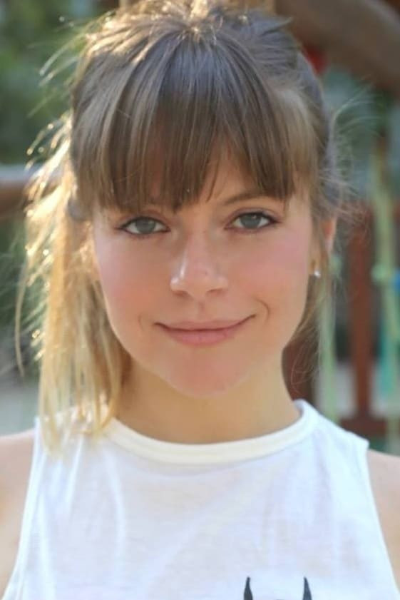 Vitória Frate backdrop