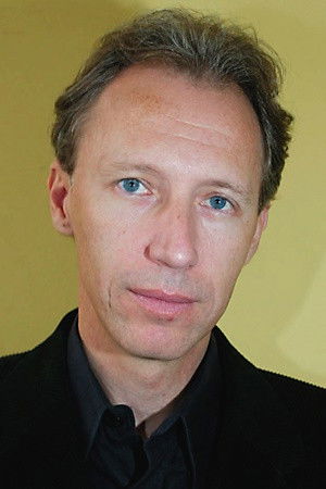 Marcos Jorge backdrop