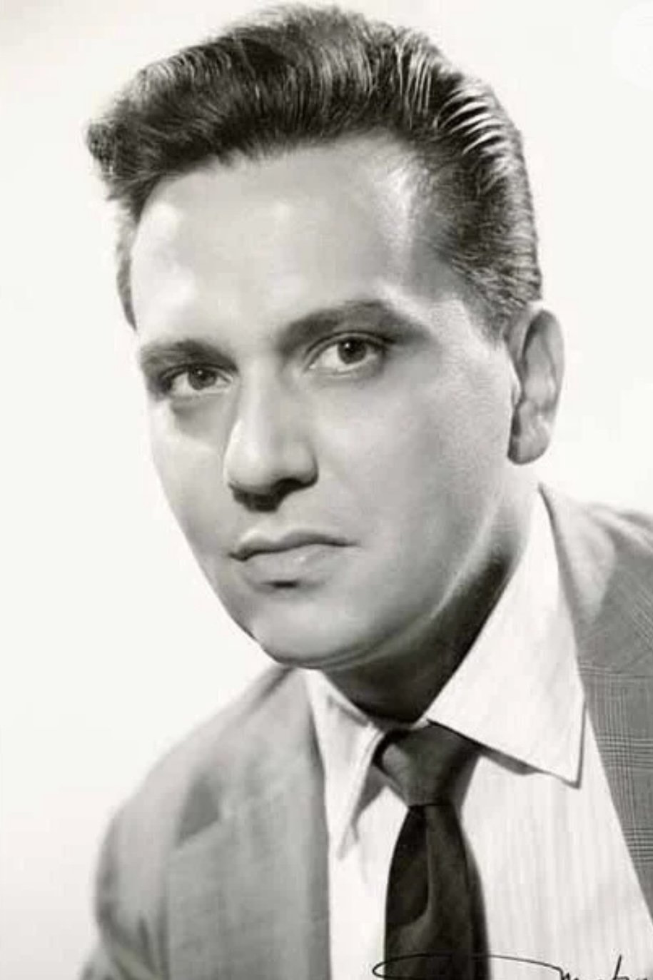 Jorge Dória backdrop