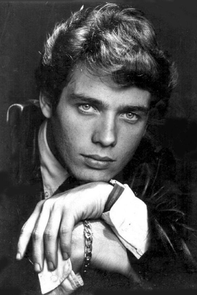 Carlo Mossy backdrop