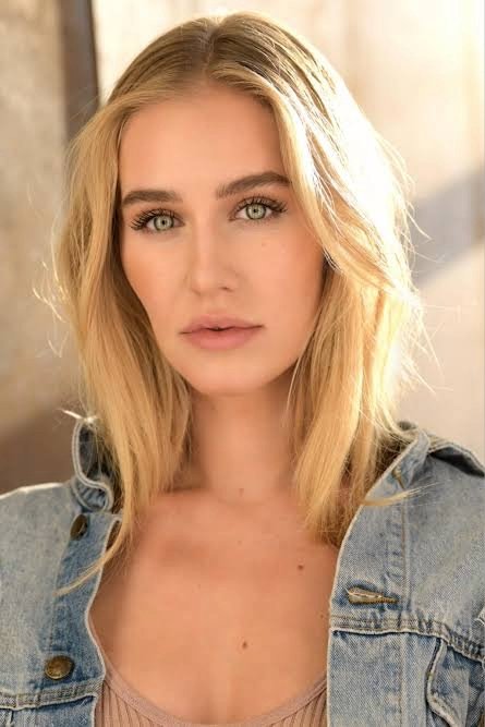 Andrea Bucko backdrop