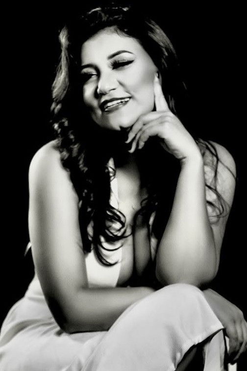 Juliana Lima backdrop