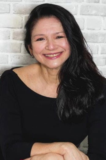 Cynara Thomaz backdrop