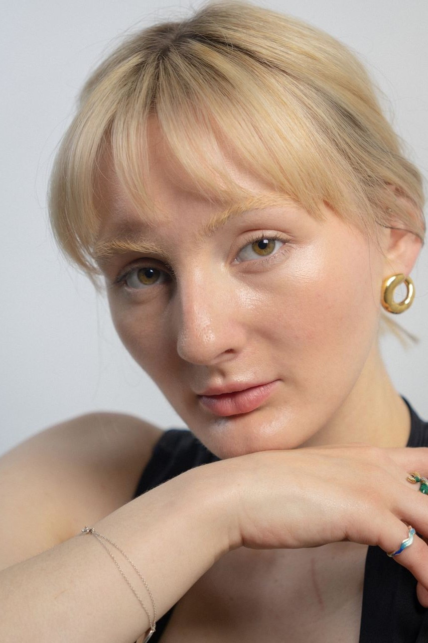 Beth McLean backdrop