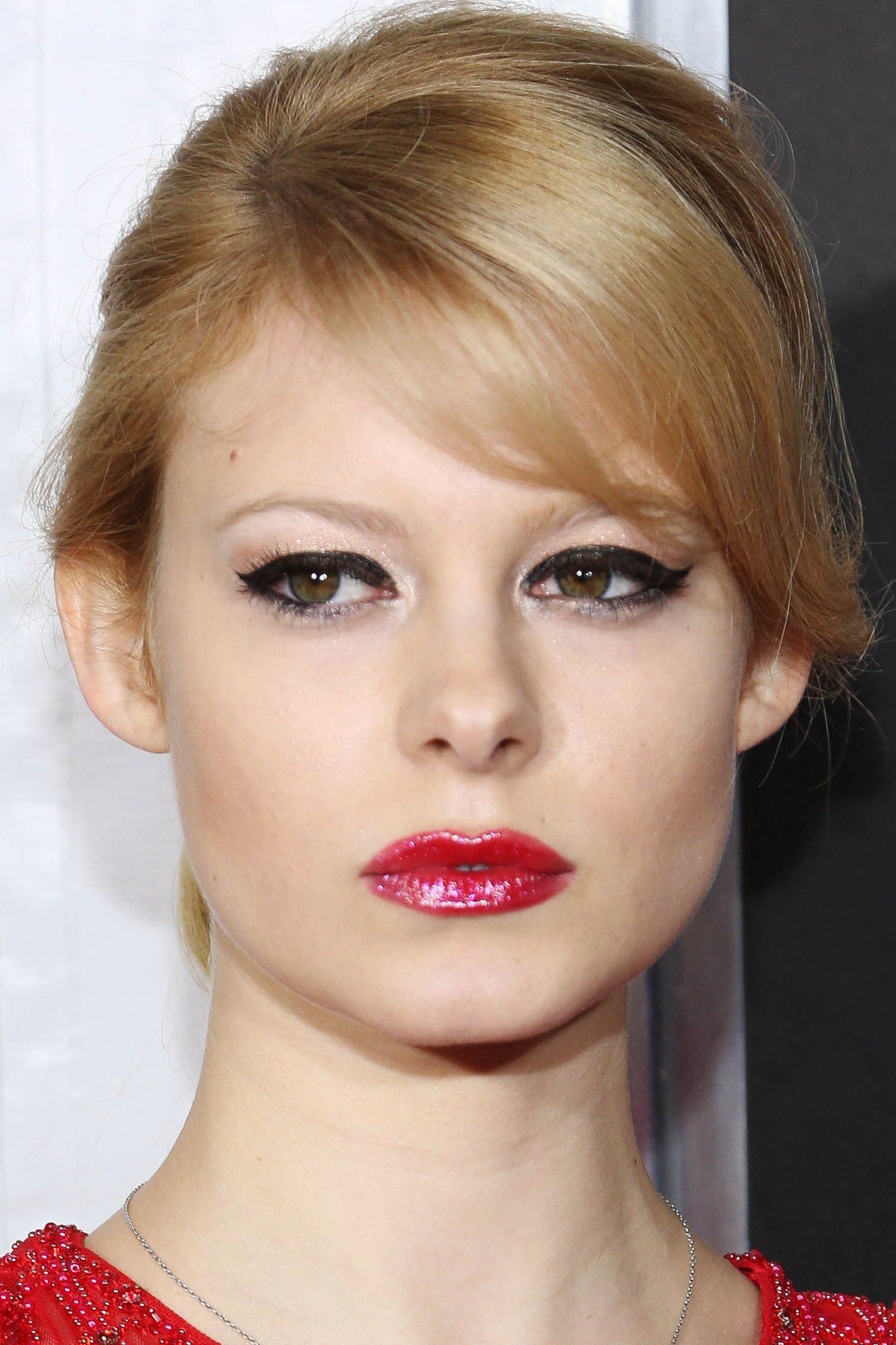 Trejsi Feravej backdrop