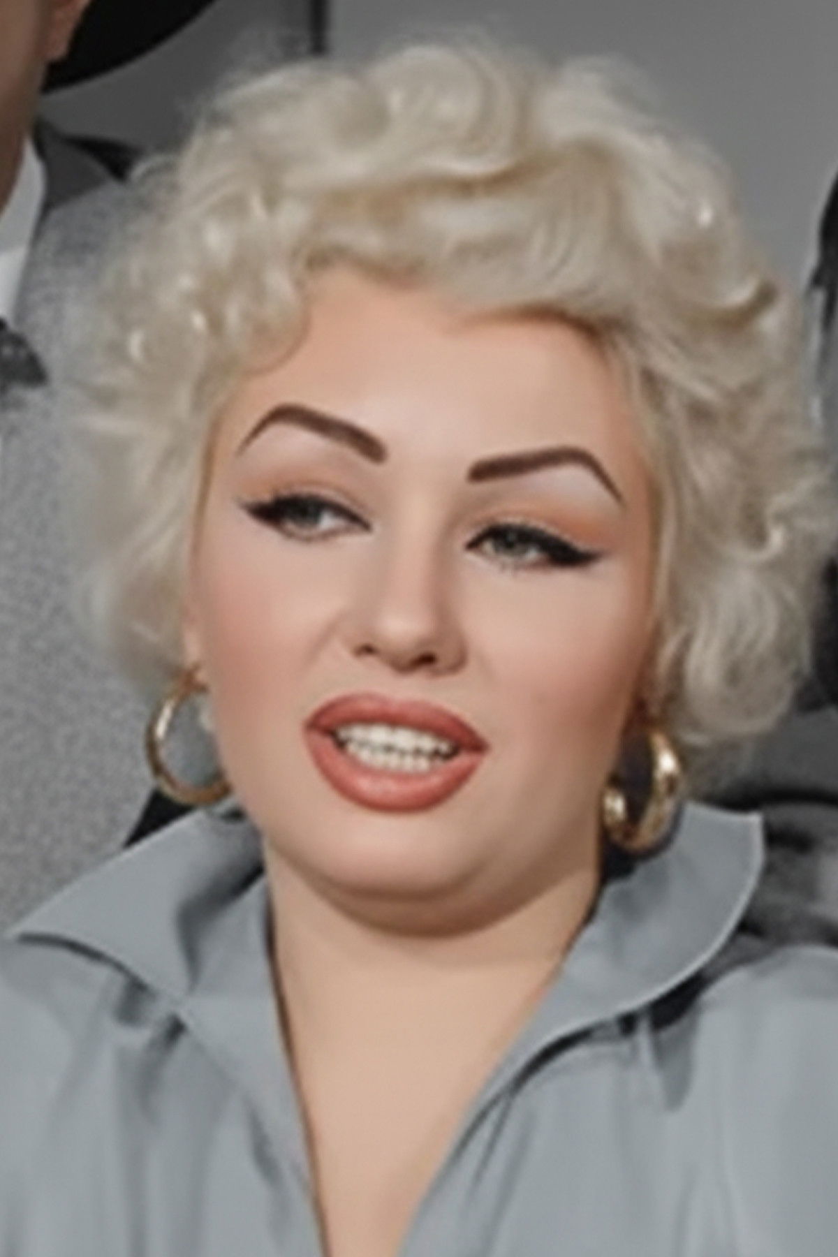 Mirella Monro backdrop