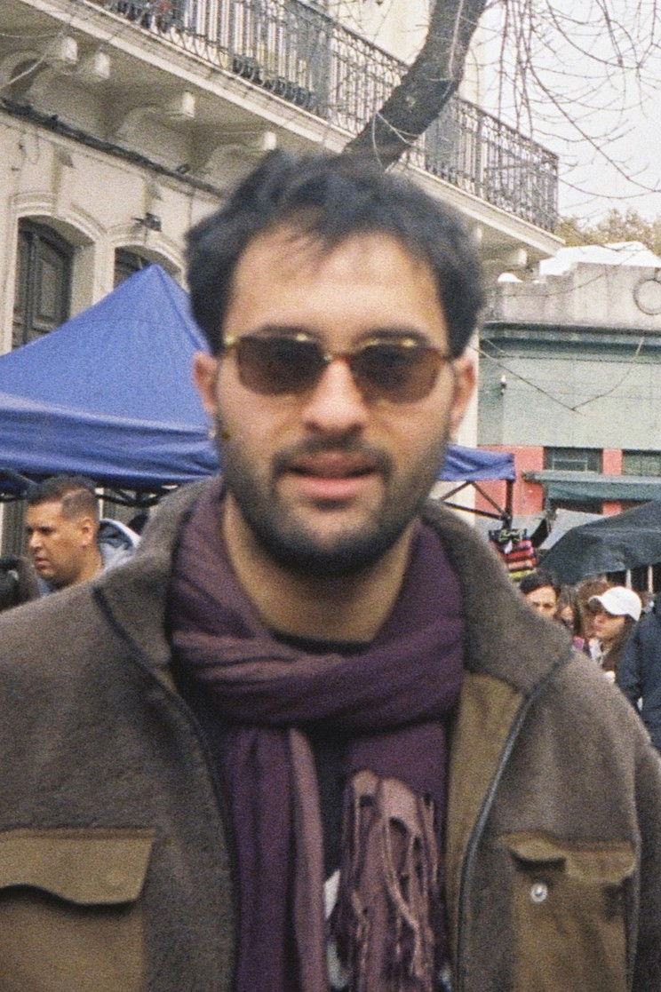 Juan de León backdrop