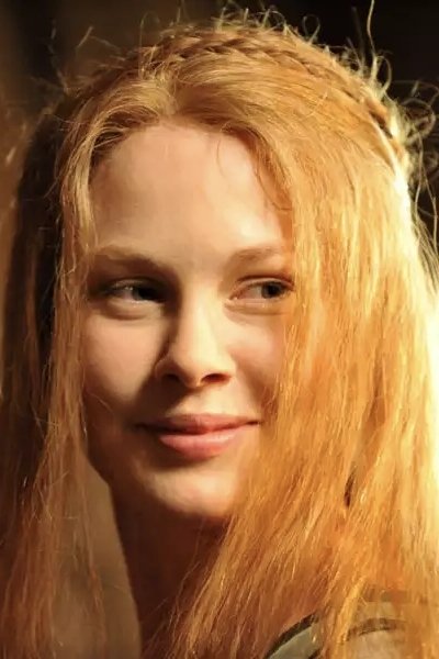 Beth Aynsley backdrop