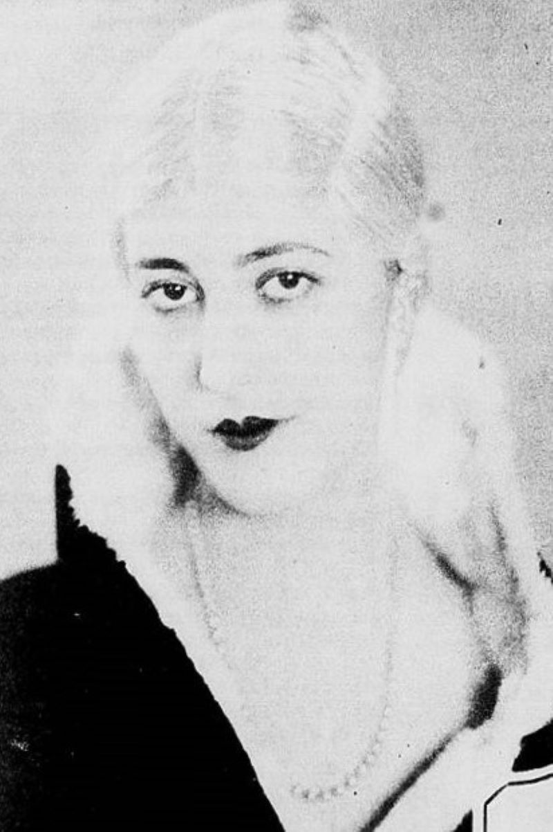 Ruth Gentil backdrop