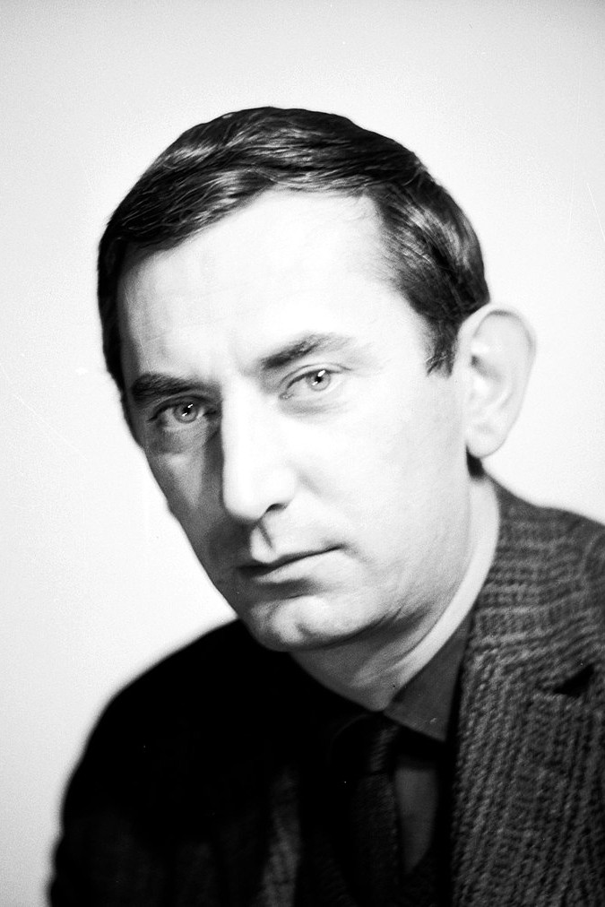 Gustaw Holoubek backdrop