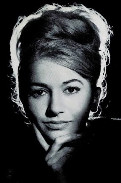 Franca di Rienzo backdrop