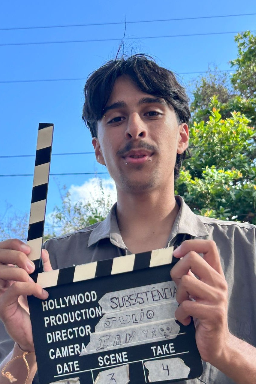 Júlio Gonçalves backdrop