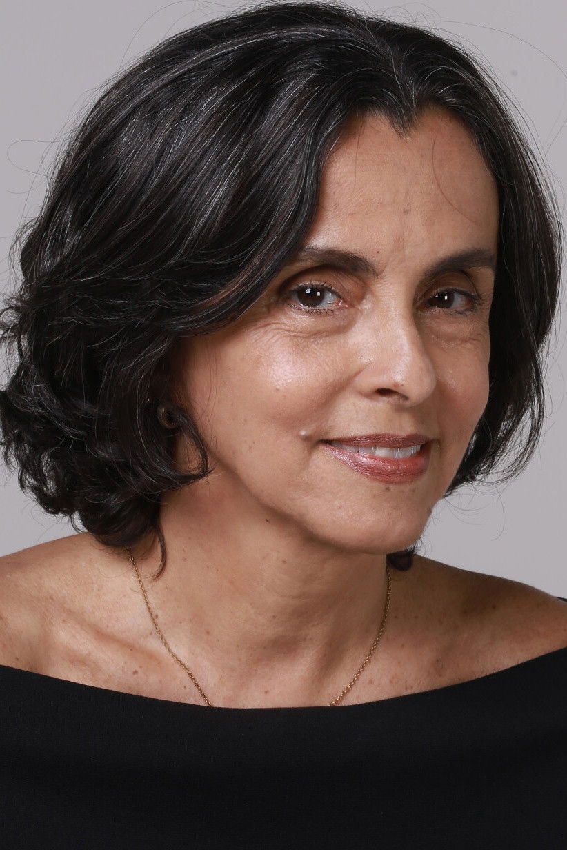 Katia Iunes backdrop