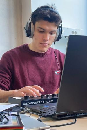 Alexandre Ganelon backdrop