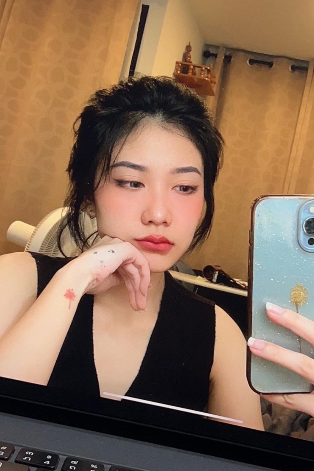 Buachompoo Wetchakul backdrop