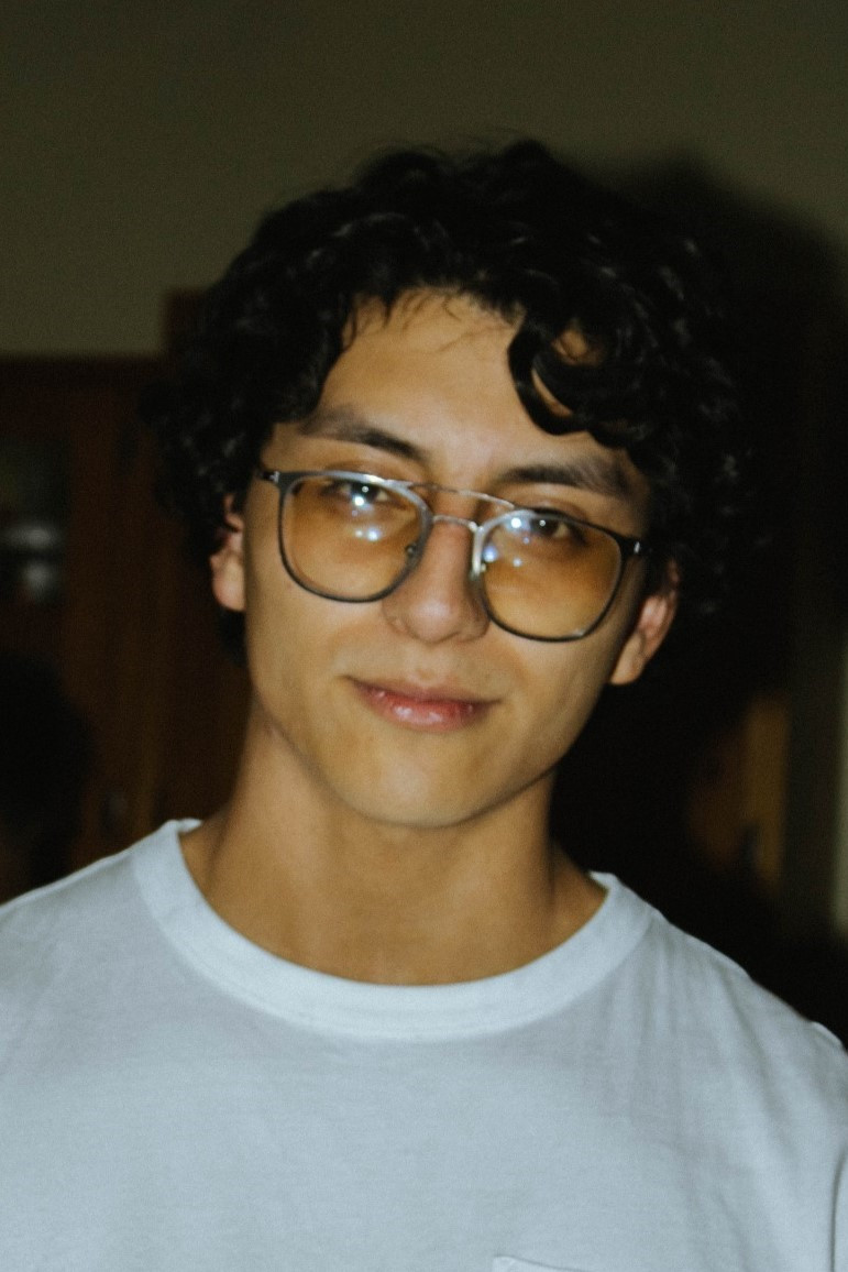 Pablo Agustín backdrop