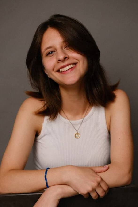 Oleksandra Kovnatska backdrop