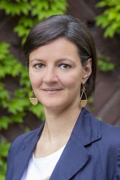 Betti Sipos backdrop