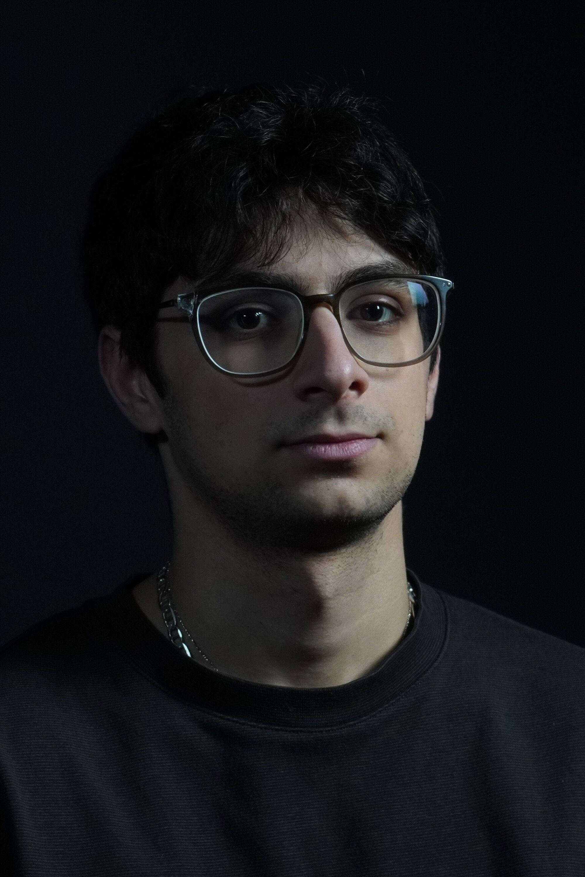 Artur Andonian backdrop