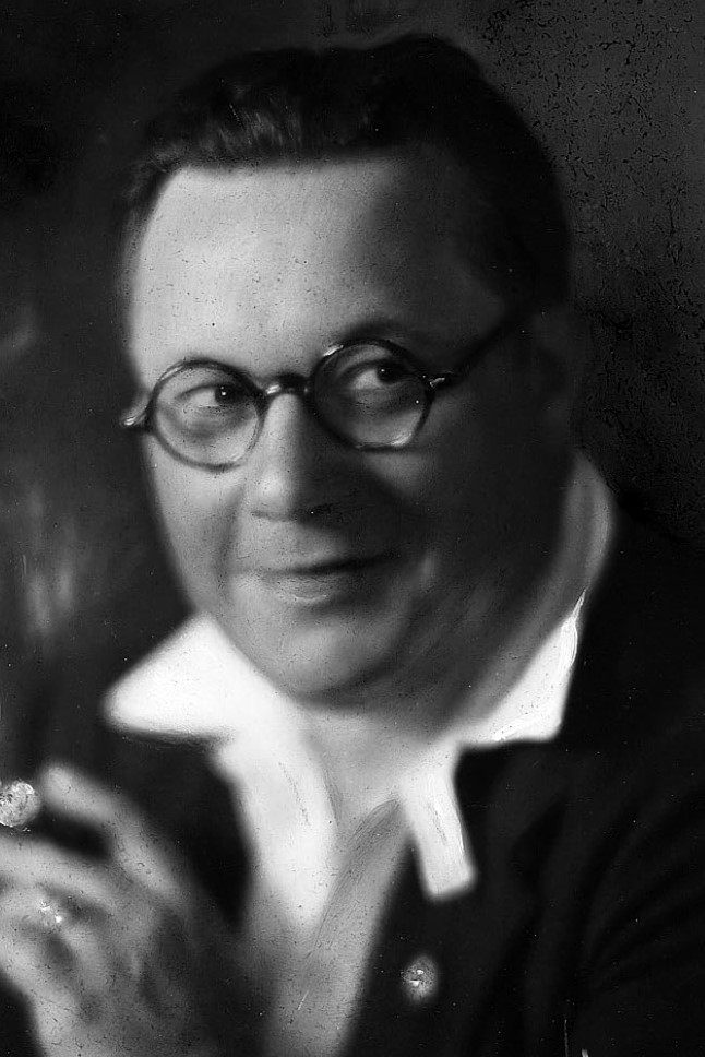 Willard Louis backdrop