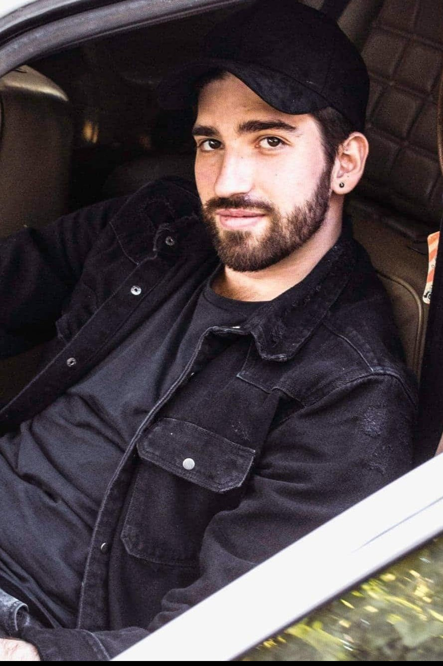 Luca Bădescu backdrop