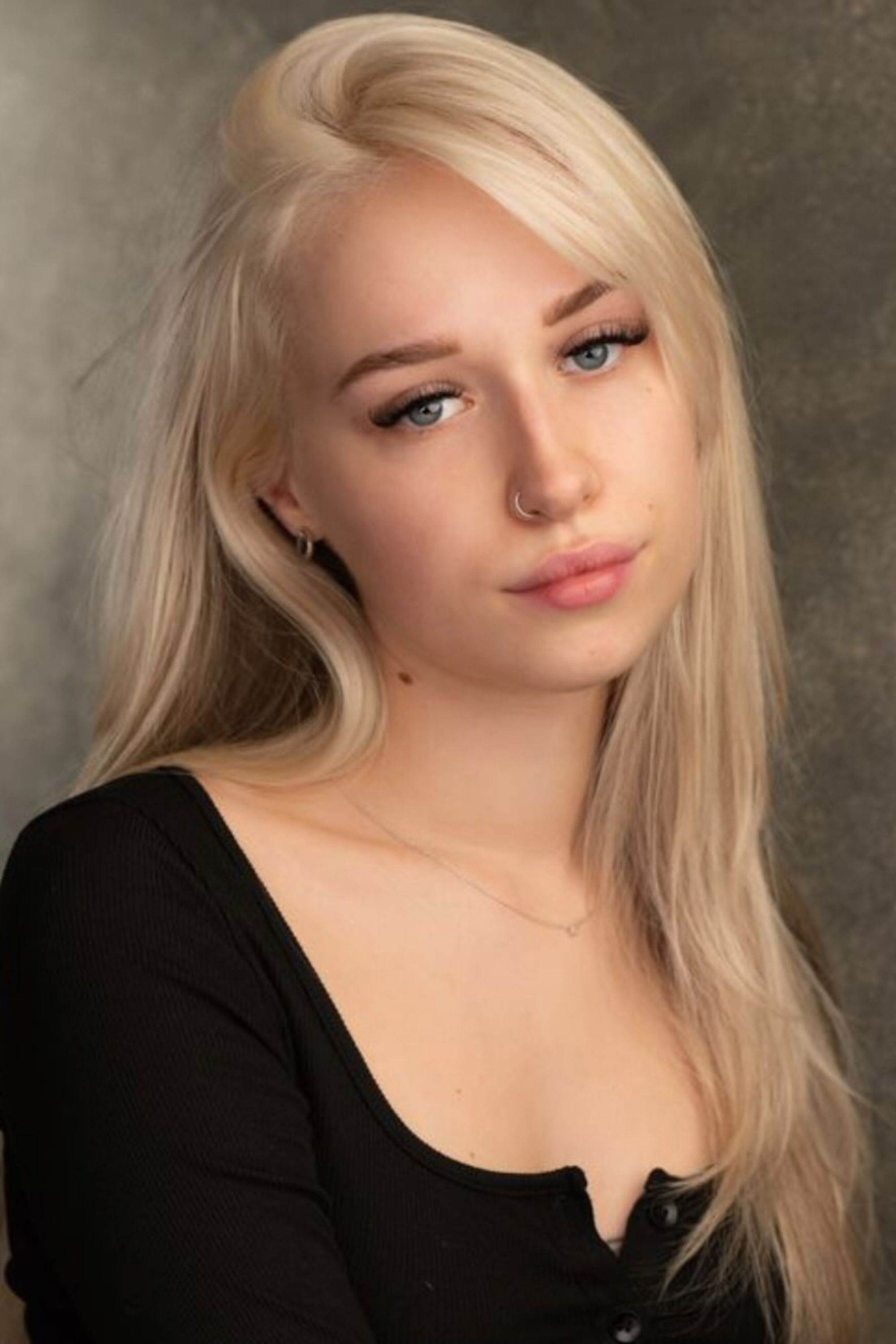 Ellie Medlock backdrop