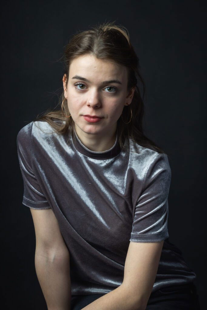 Mária Szaplonczay backdrop