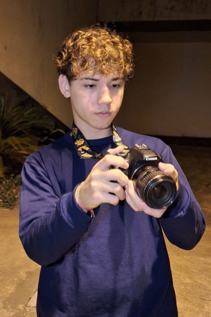 Felipe Leão backdrop